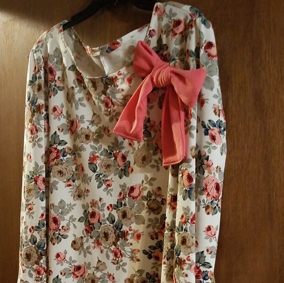 Skirt and blouse - Picture 2 of 4